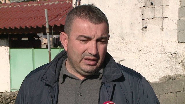Hiqet shtylla e tensionit që ndodhej në mes të rrugës - Top Channel Albania - News - Lajme
