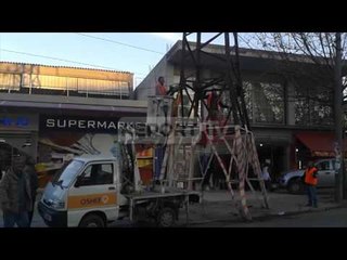 Report TV - OSHEE  zhvendos shtyllën e tensionit në Rrrugën Don Bosko