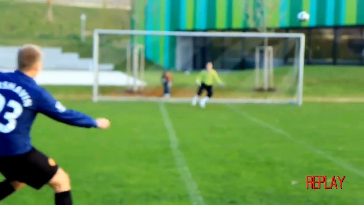 SkillTwins ft. freekickerz - Amazing Freekicks, Tutorials & Reviews!