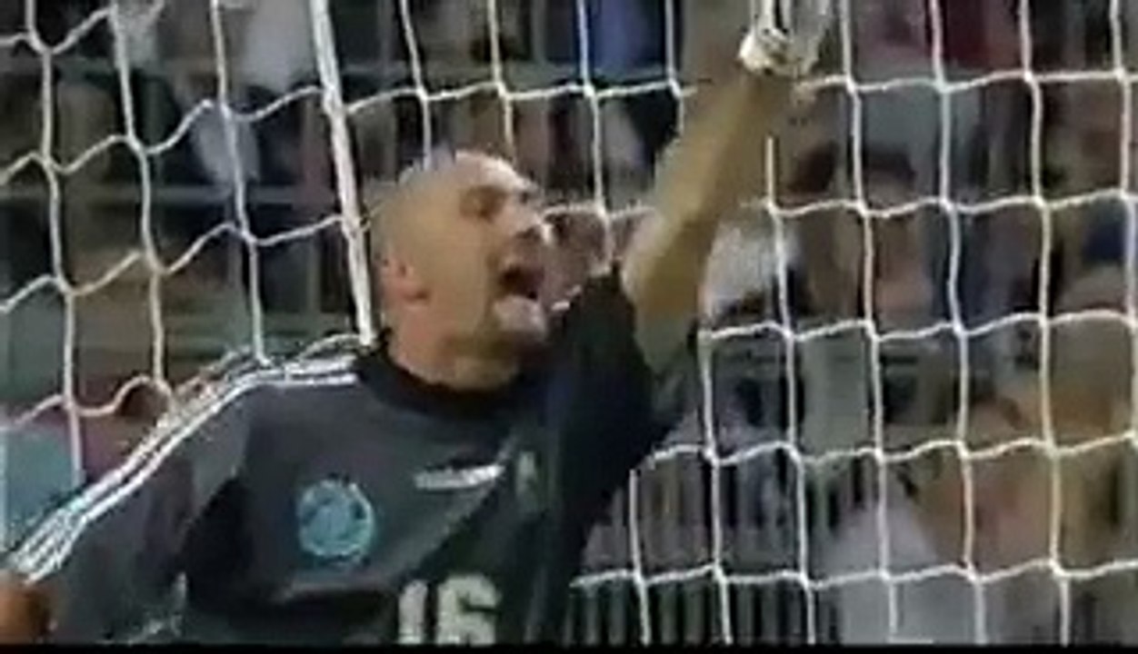 Roberto carlos best goal ever!!!!!!!!