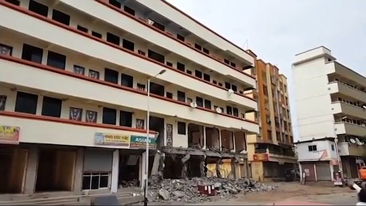 Immeuble s'écroule lors d'une démolition