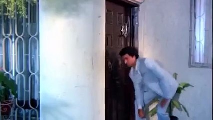 Dimple Kapadia & Shakti Kapoor Romancing on Bed | Insaniyat Ke Dushman