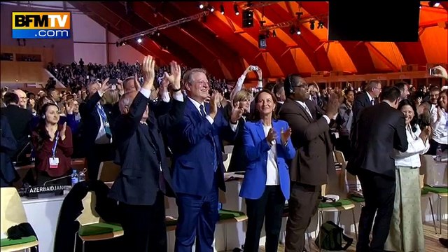 COP21: standing ovation pour l'adoption de l'accord de Paris sur le climat