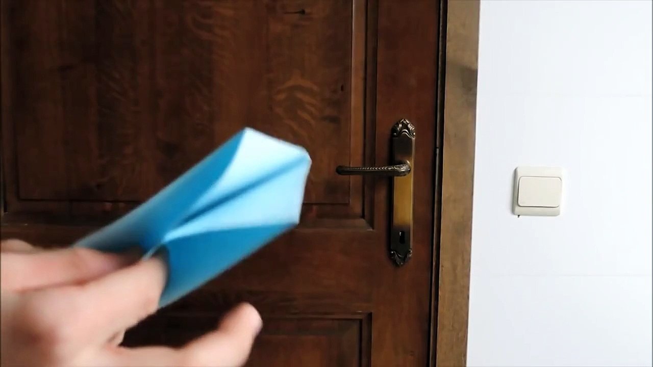 How To Make A Loud Paper Popper. (Easy) (Full HD)