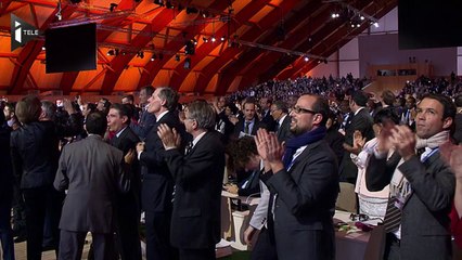 COP 21 : les 195 pays adoptent un accord contre le réchauffement climatique