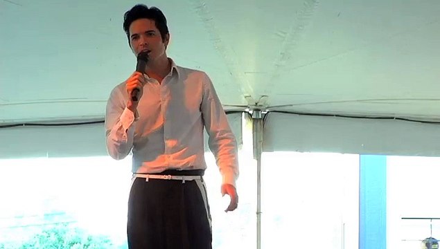Dean Z sings It Hurts me Elvis Week 2008
