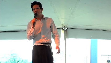 Dean Z sings It Hurts me Elvis Week 2008