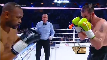 Roy Jones vs Enzo Maccarinelli (Round 4)