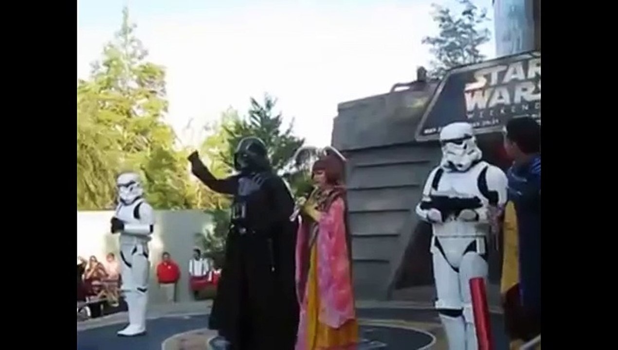 Darth Vader dances cumbia