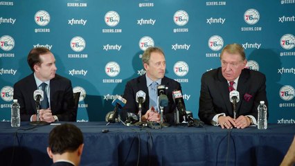 La conférence de presse d'intronisation de Jerry Colangelo chez les Philadelphia 76ers