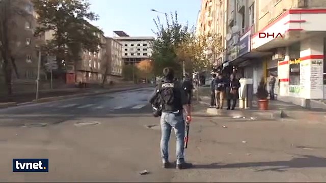 Burası Kürdistan diyen kadına polisten tokat gibi cevap