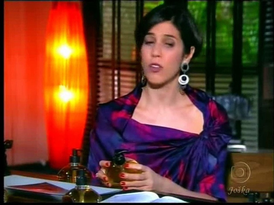 Beleza Pura - Sônia (Cena 123): Sônia mostra shampoo pra Suzy