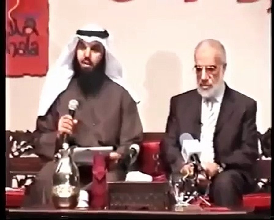 بنت تضرب والدها بالخذاء ورد دكتور عمر عبدالكافي