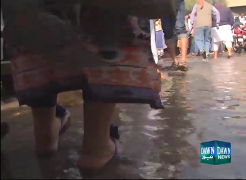 Karachi’s major thoroughfare still submerged after water pipeline burst