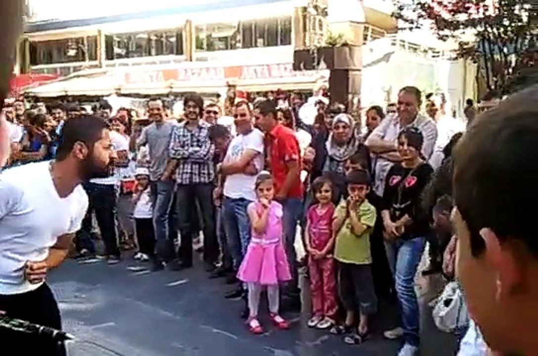 Koray Avcı & Oğuz Arslan Karanfil Sokakta