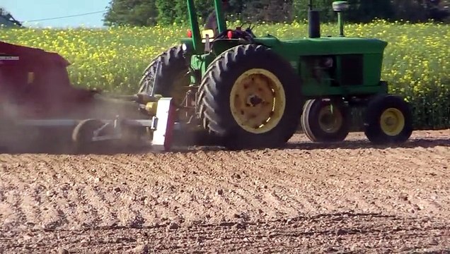 John Deere 4020 & Kongskilde Stonebear ramassage des pierres - stone collector - YouTube