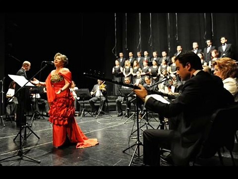 Ayse Tas - Severim Her Guzeli Senden Eserdir Diyerek.