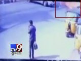 Unknown persons tried to burn Auto Driver alive in Hyderabad - Tv9 Gujarati