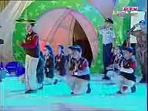 Bara Dushman Bana Phirta hai Jo bacho sa darta ha-APS Students Performing -President of pakistan watching