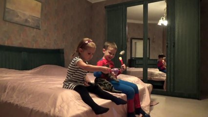 Доктор Плюшева отоскоп проектор фонарик распаковка смотрим мультики  Doc McStuffins otoscope