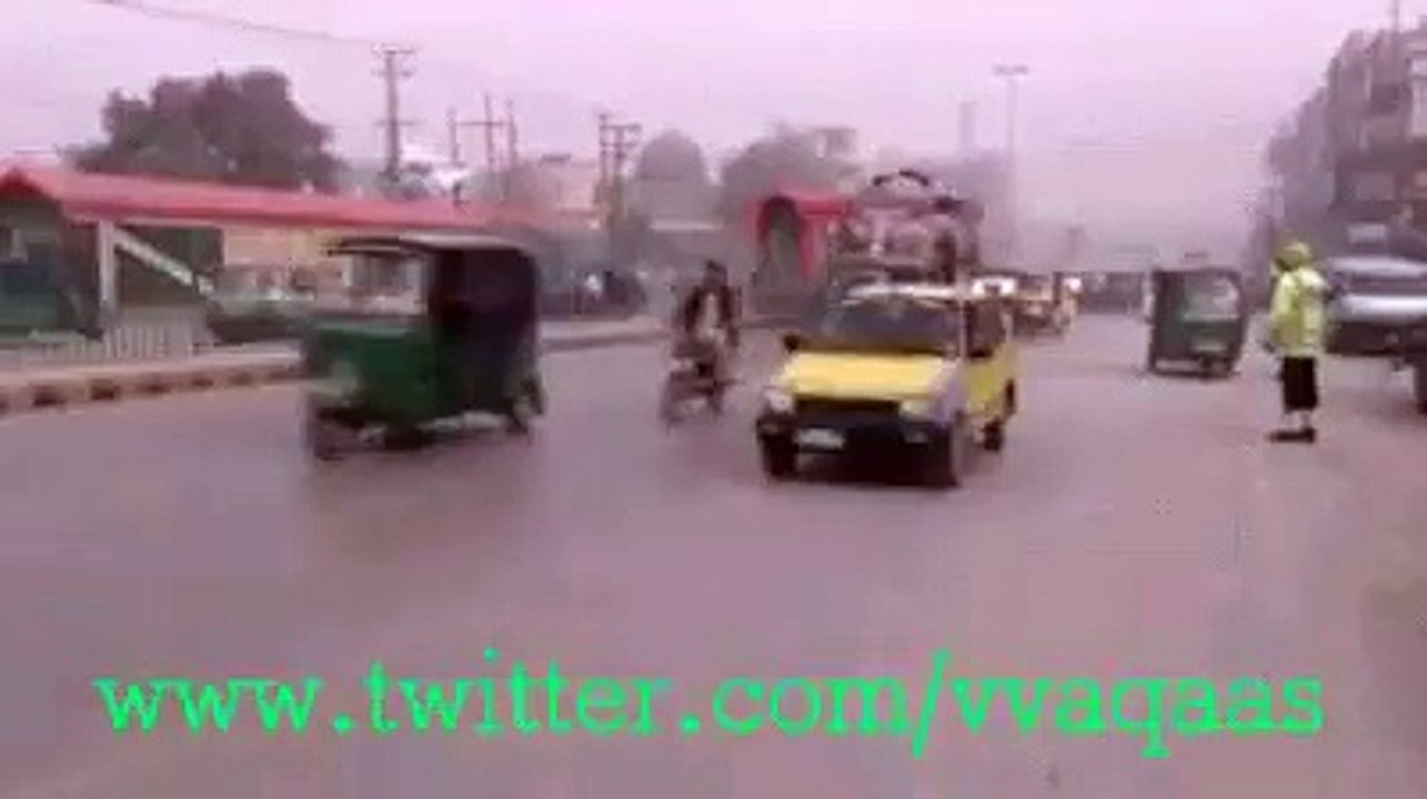 Check out Today's Imran Khan's Protocol on his Visit to Islamia College, Peshawar