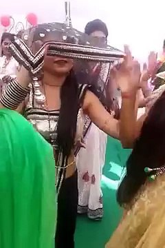 Beautiful Desi Girl in Saree Dancing on a Haryanvi Song (India)