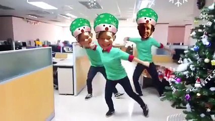 'Elf Dance' funny iPhone chistmas dance