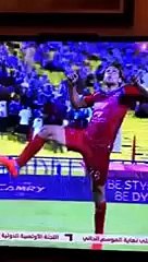 لاعب نادي لخويا يوسف المساكني مع قاسم برهان