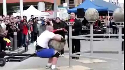 Hayvani Kayayı Kaldıran Adamın Yıldığı An