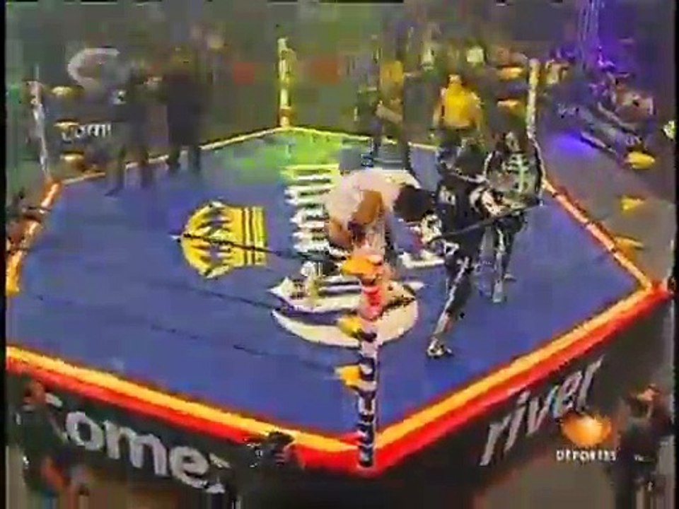 06 Damián 666, El Hijo del Perro Aguayo & LA Park vs. Cibernético, El Mesías & La Parka Jr