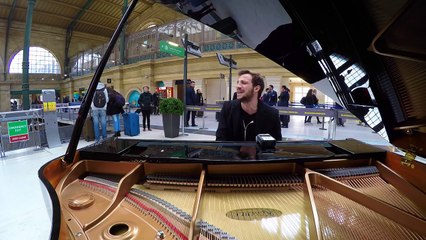 Marvin Dupré reprend Maitre Gims à la gare du nord