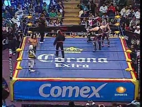 01 Los Mini Vipers vs. Mascarita Sagrada, Mini Charly Manson & Octagoncito