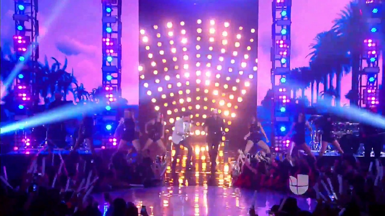 The Finalist Sing with Pitbull  _ La Banda Finale 2015