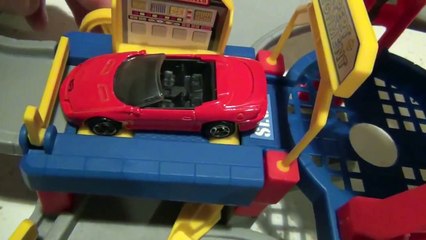 disney cars Hot Wheels Service Center Playset pig kinder surprise