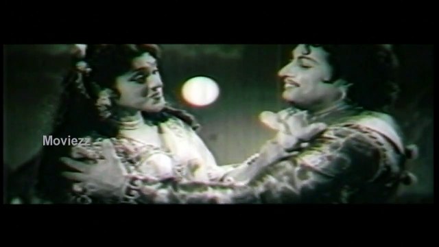 Nilavenna Pesum - Padmini, M.G.R - Rani Samyuktha - Tamil Song