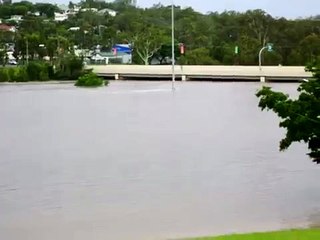 ipswich bremer river one mile bridge flood football field 27 dec 2010 3