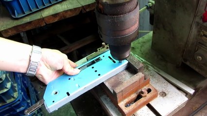 Kitchen Cabinet Hardware - China: Premium Mechanical Spring Mechanism / Production 6