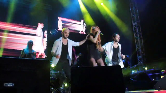 Hande Yener Bana Anlat Live HD (Cumhuriyet Bayramı Konseri)