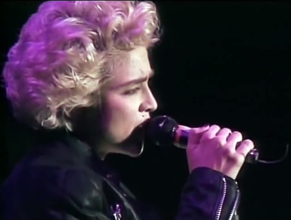 Madonna - Papa Don't Preach [Who's That Girl Tour]