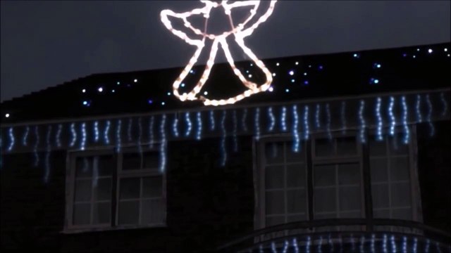 Battle d'illuminations de Noel en Angleterre. Des voisins pas content prennent leur revanche!