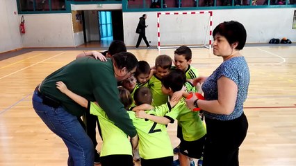 Cri de "guerre" pour se donner du courage avant le premier matche - de 8 tournoi de Bourg en Bresse