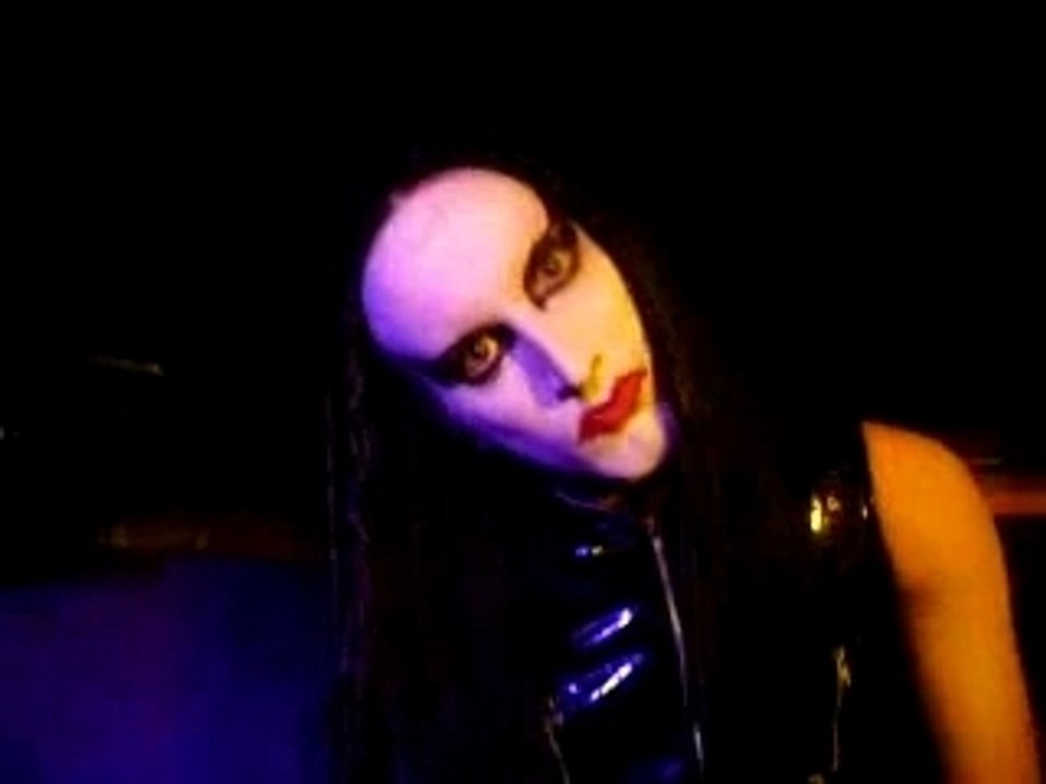 Undercover Slut - Darling Darling 11/05
