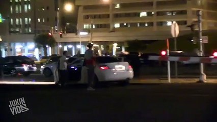 Riesce ad uscire dall'auto giusto un attimo prima dello schianto