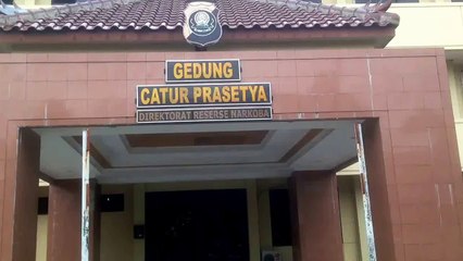 Polisi Tangkap Oktavianus Beserta 1.458 Butir Ekstasi Berlogo R di Rumah Makan