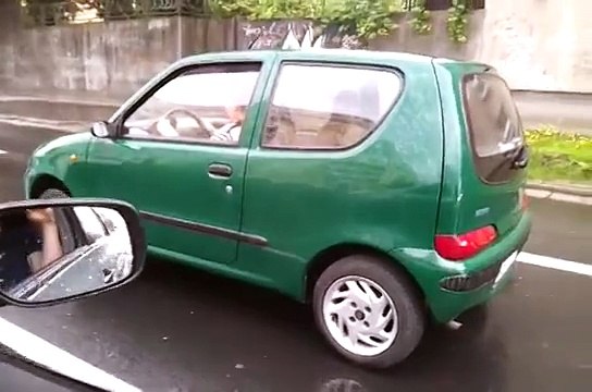A forma como esta mulher conduz vai te deixar de queixo caído!!!