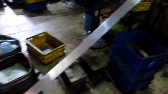 Herrajes para Muebles de Cocina - China: Compases Posicionables por Fricción / Production 3