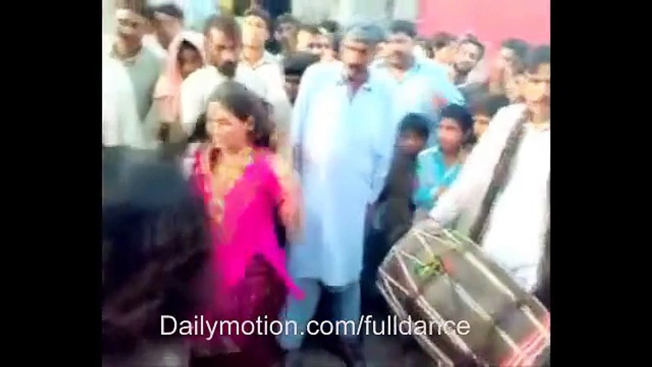 Girl Dhol dance Multan