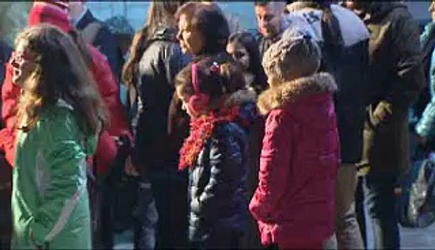 Οι μαθητές του ειδικού Γυμνασίου άναψαν το Χριστουγεννιάτικο δέντρο στη Λιβαδειά