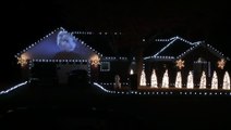 Illumination d'une maison avec projection du dessin animé Frozen pour Noel