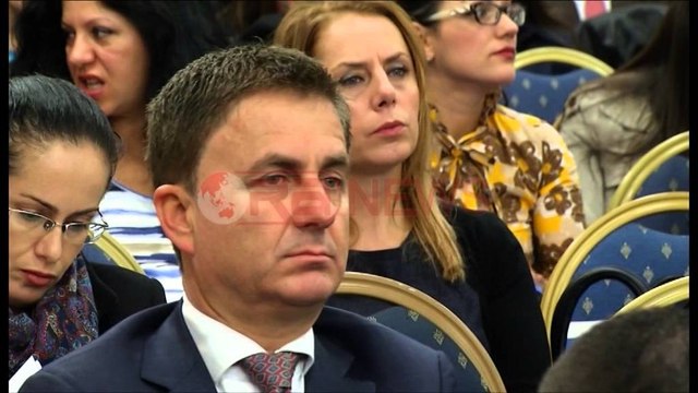 Ambasadori Donald Lu: Kush ka orë më të shtrenjtë se makina ime, i korruptuar - Ora News-